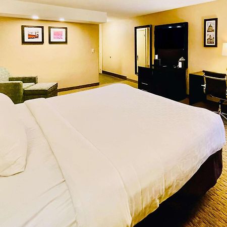 Clarion Inn & Suites Evansville Zewnętrze zdjęcie