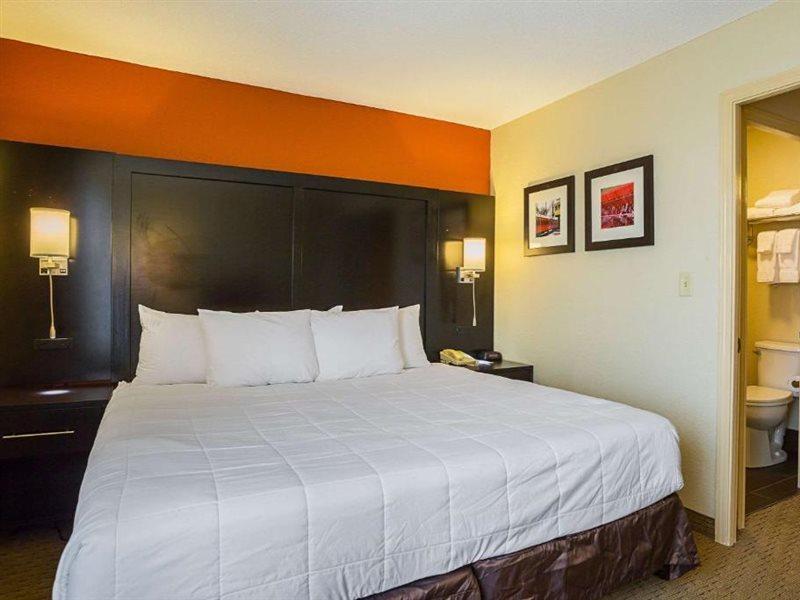 Clarion Inn & Suites Evansville Zewnętrze zdjęcie