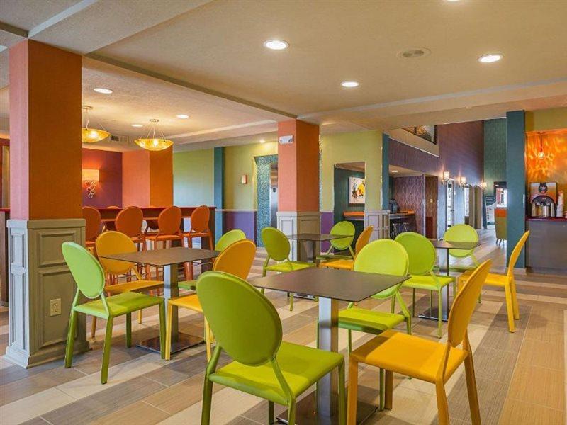 Clarion Inn & Suites Evansville Zewnętrze zdjęcie