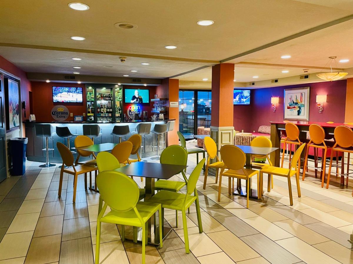 Clarion Inn & Suites Evansville Zewnętrze zdjęcie