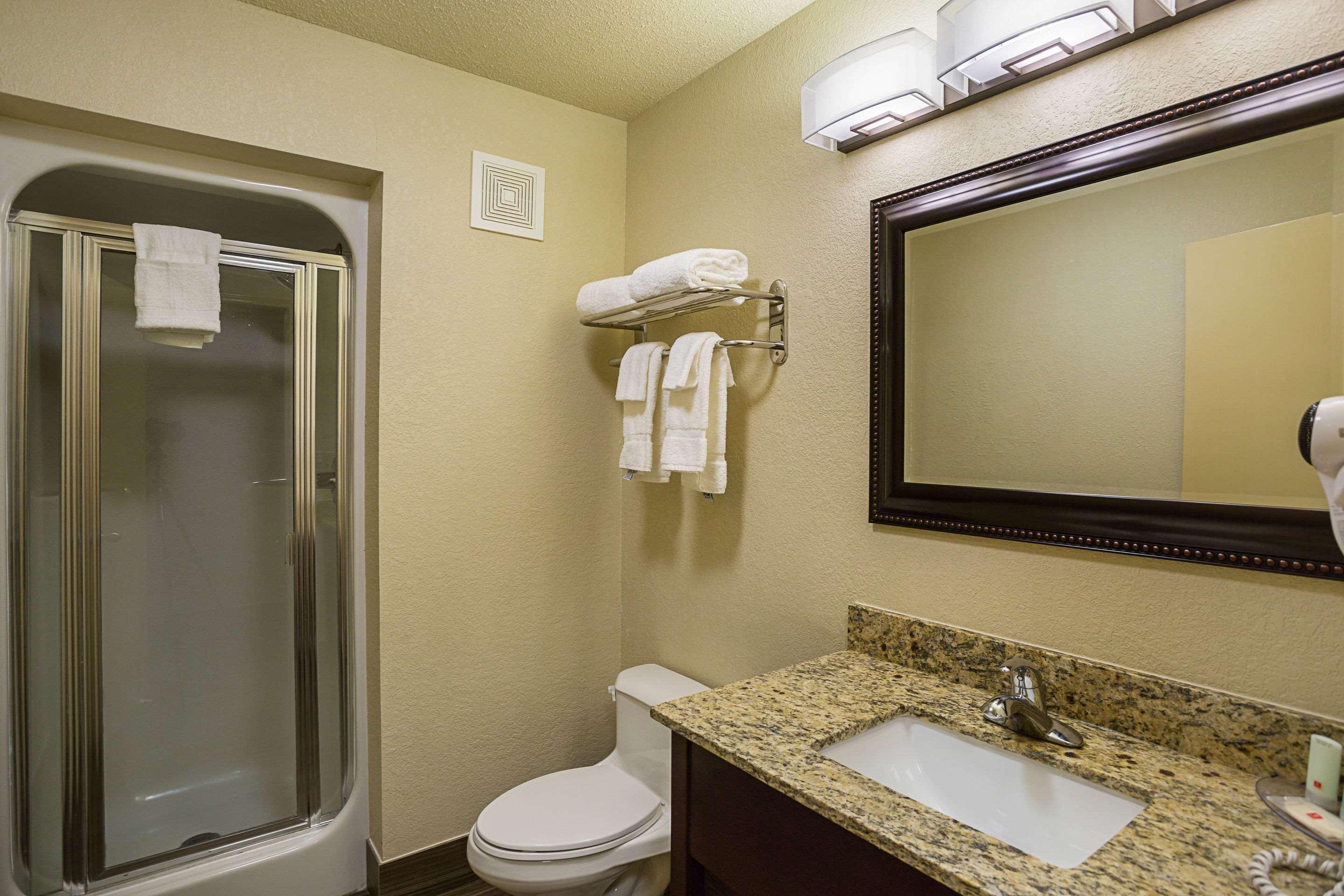 Clarion Inn & Suites Evansville Zewnętrze zdjęcie