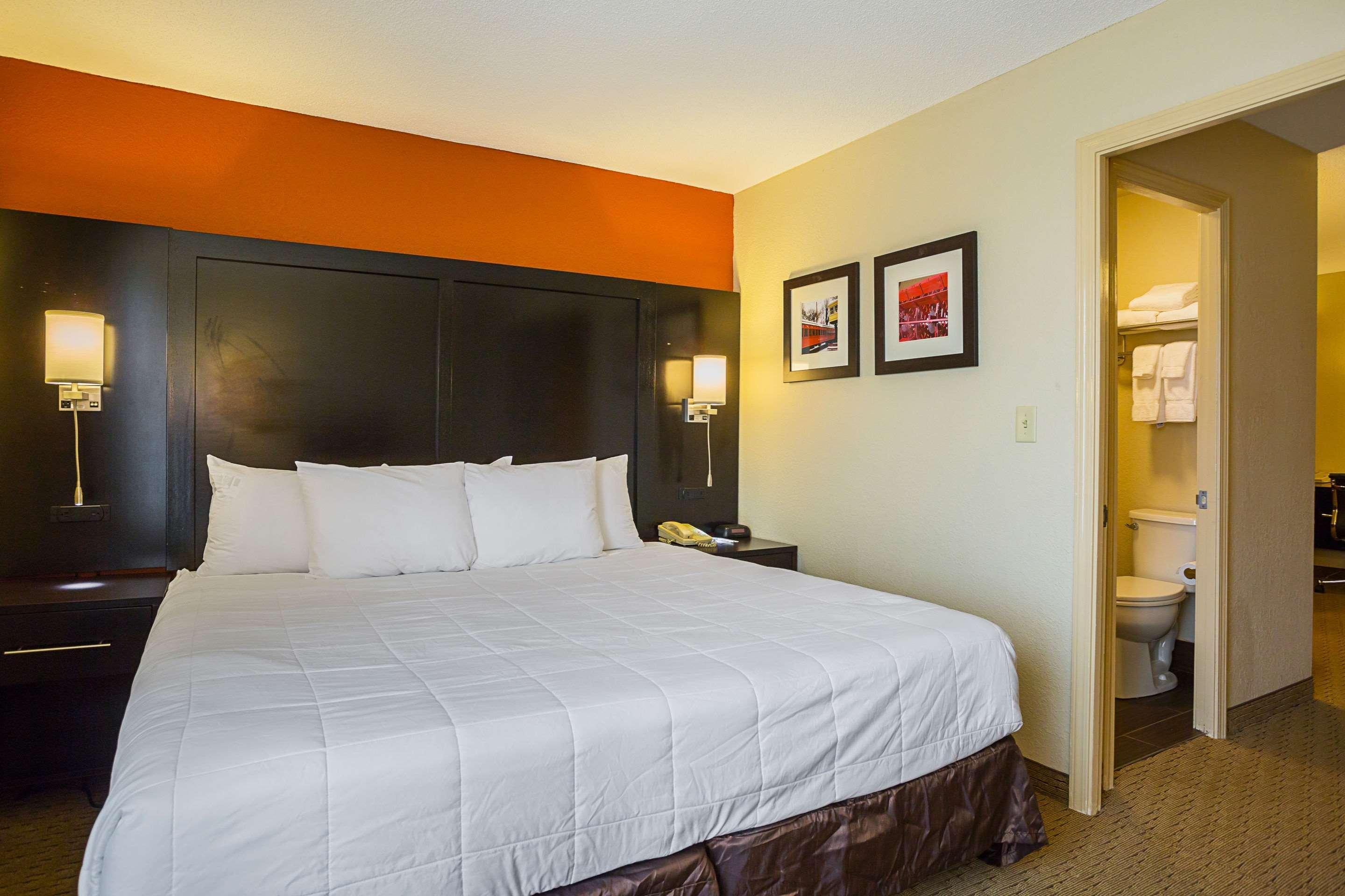 Clarion Inn & Suites Evansville Zewnętrze zdjęcie
