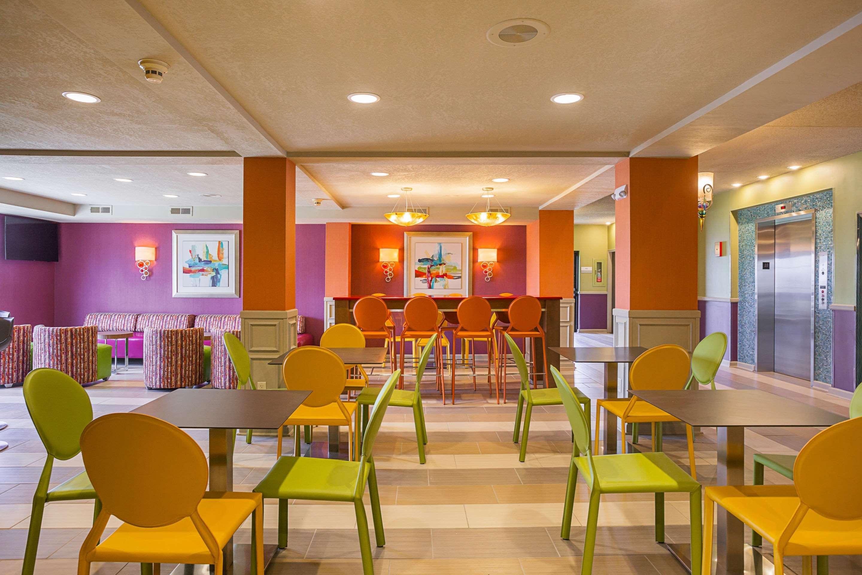 Clarion Inn & Suites Evansville Zewnętrze zdjęcie