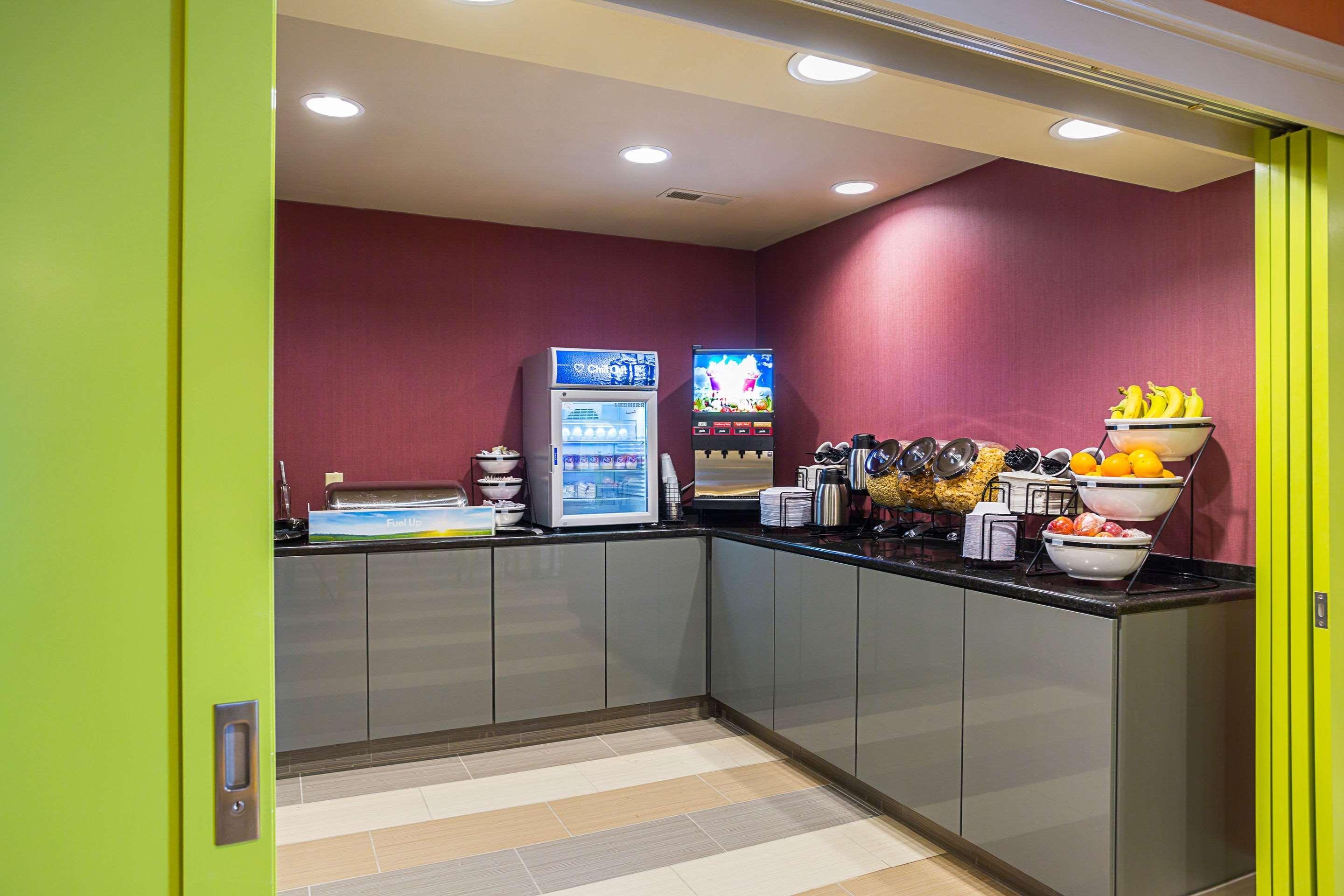 Clarion Inn & Suites Evansville Zewnętrze zdjęcie