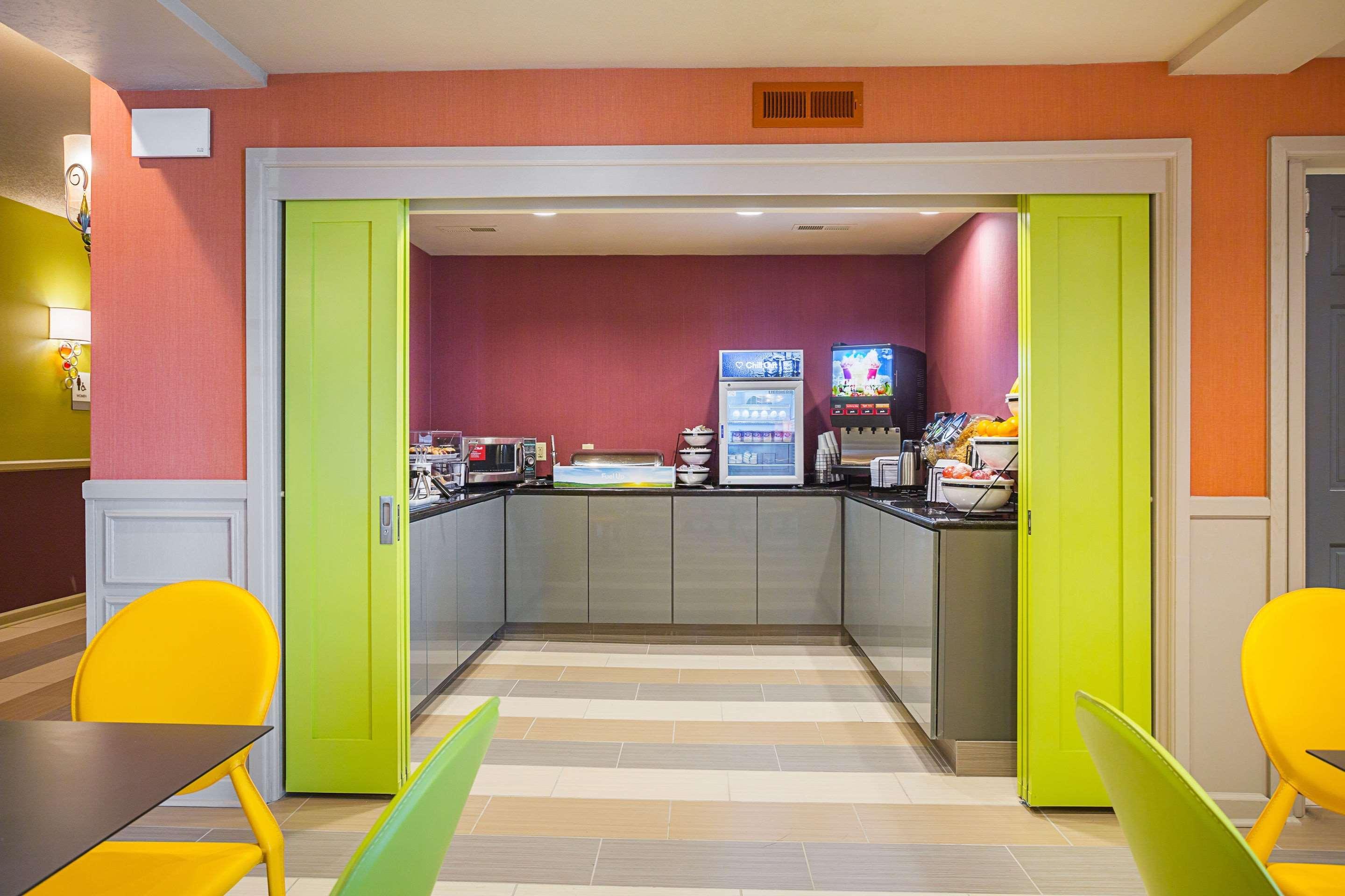 Clarion Inn & Suites Evansville Zewnętrze zdjęcie