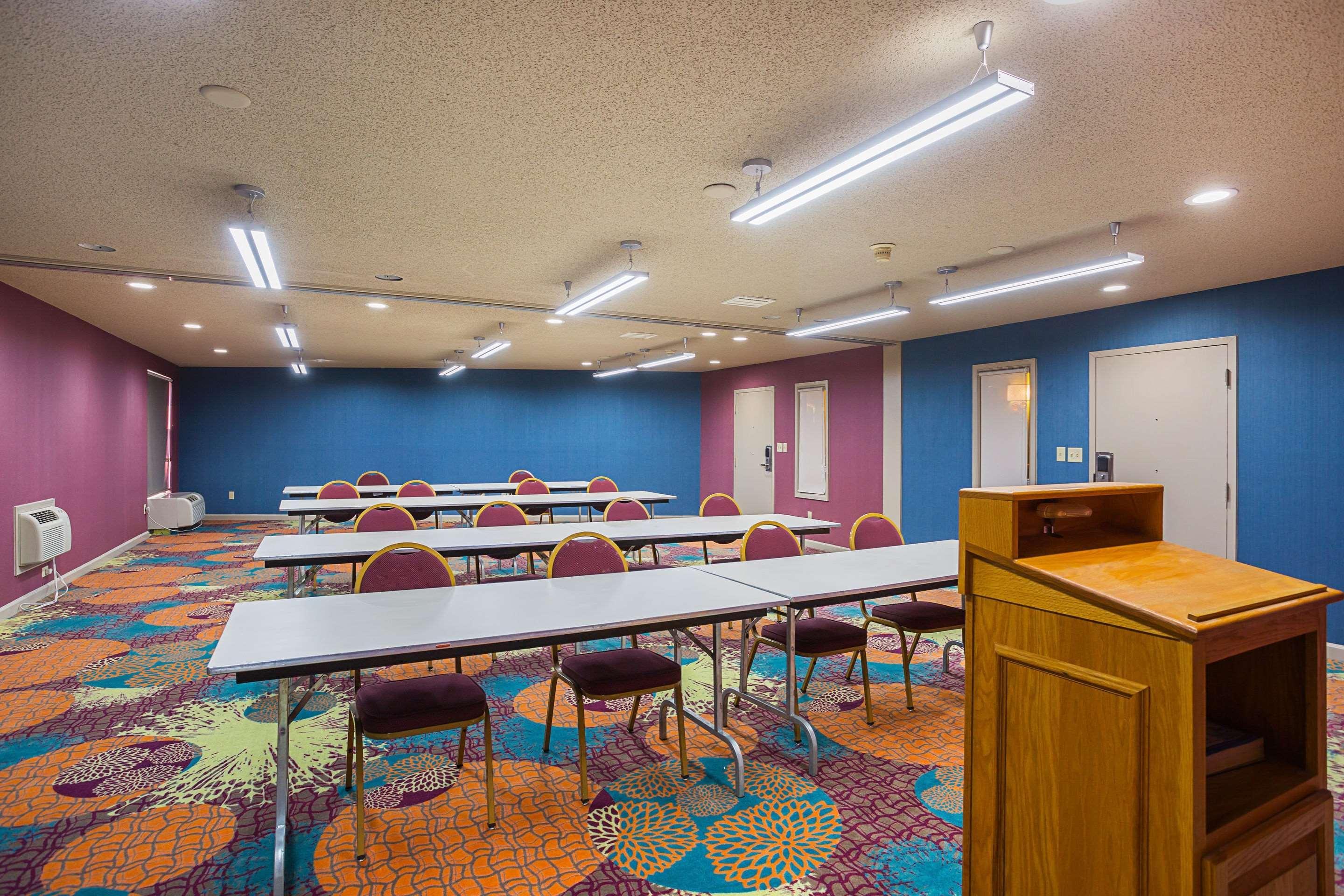 Clarion Inn & Suites Evansville Zewnętrze zdjęcie