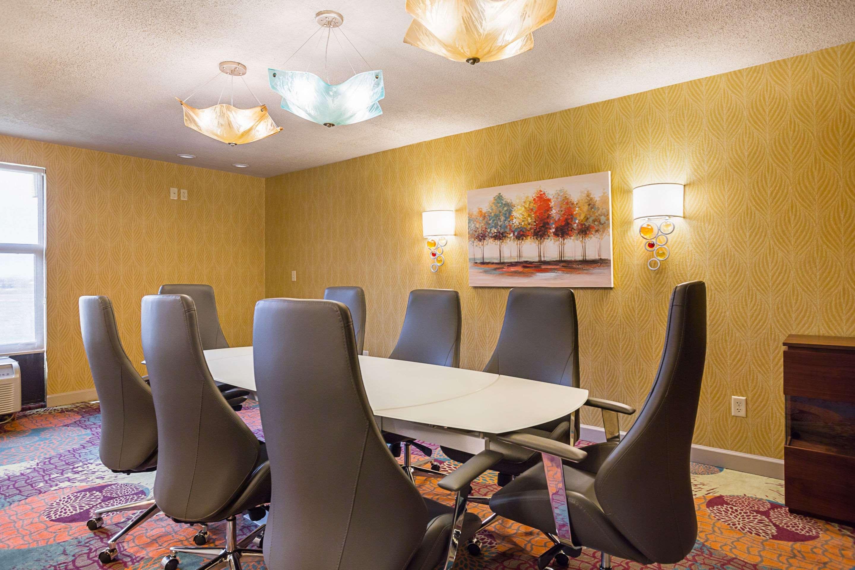 Clarion Inn & Suites Evansville Zewnętrze zdjęcie