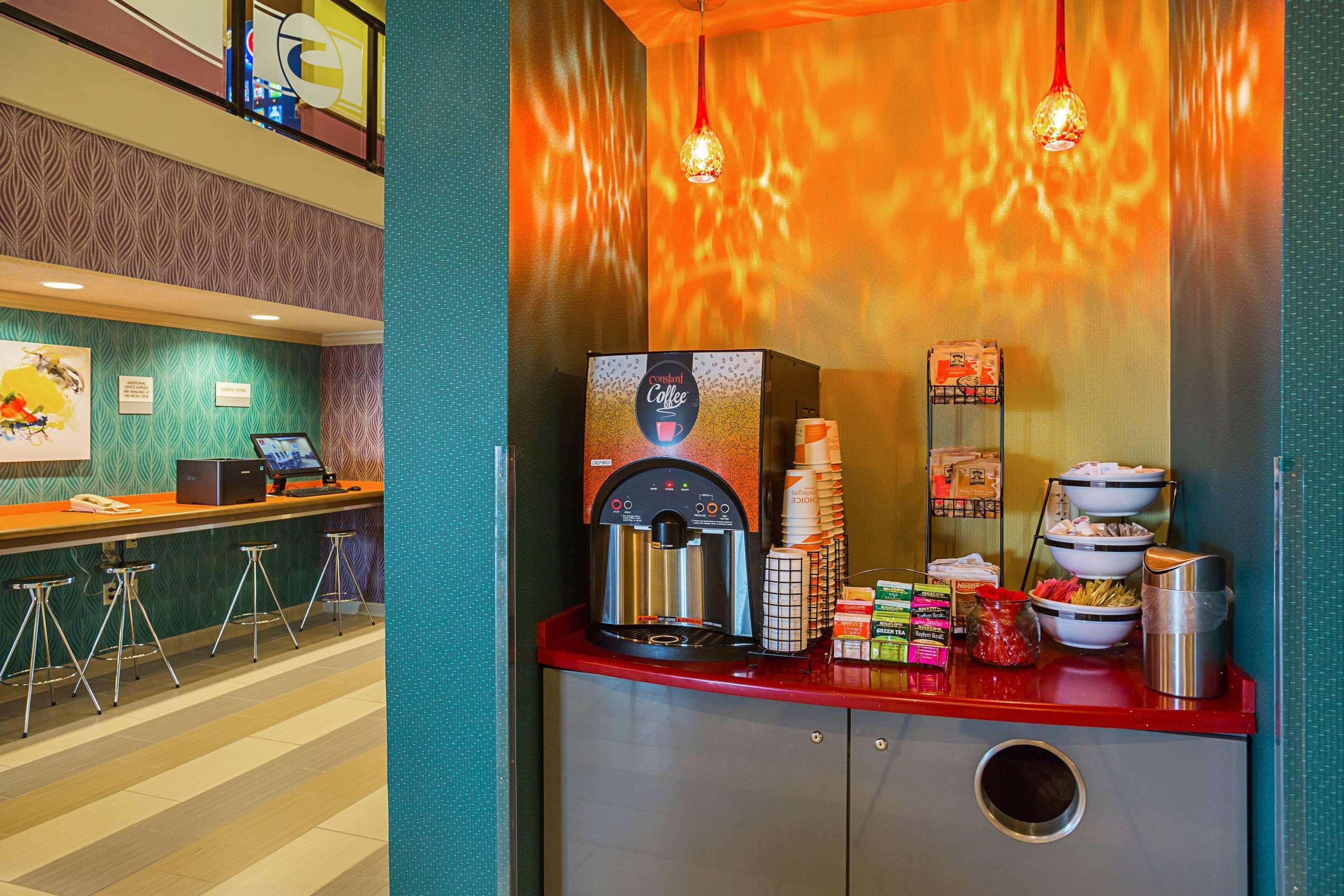 Clarion Inn & Suites Evansville Zewnętrze zdjęcie