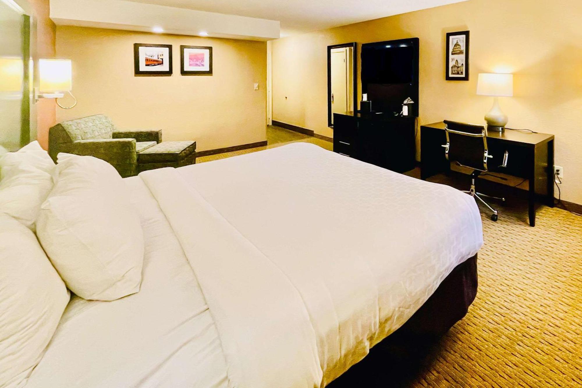 Clarion Inn & Suites Evansville Zewnętrze zdjęcie