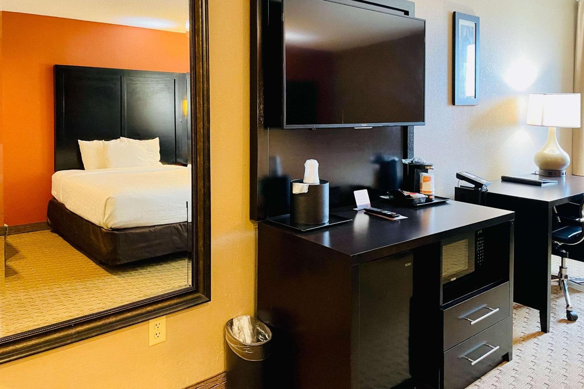 Clarion Inn & Suites Evansville Zewnętrze zdjęcie