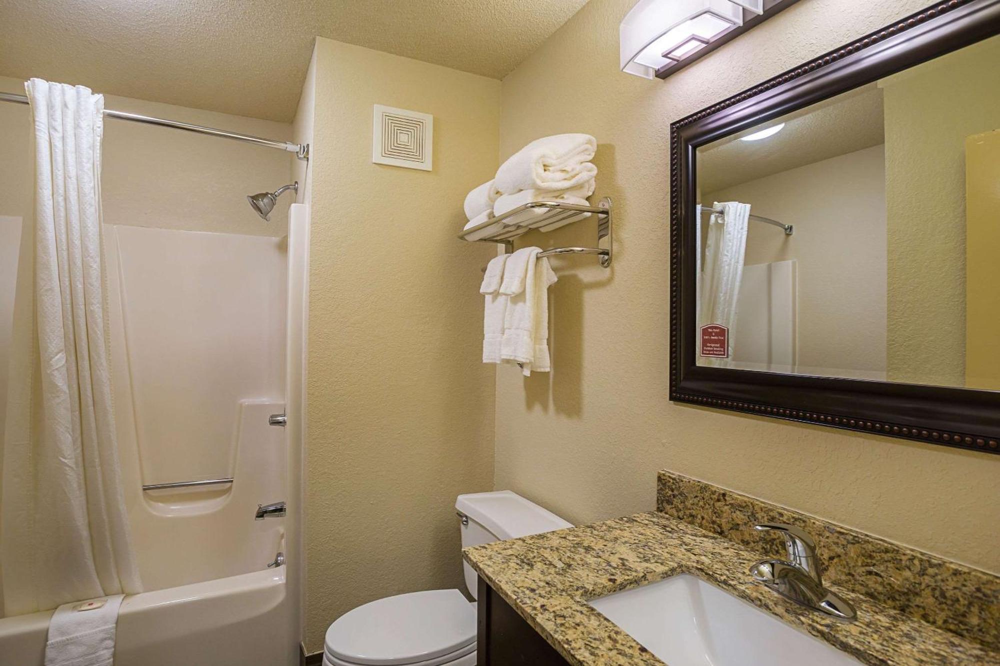 Clarion Inn & Suites Evansville Zewnętrze zdjęcie