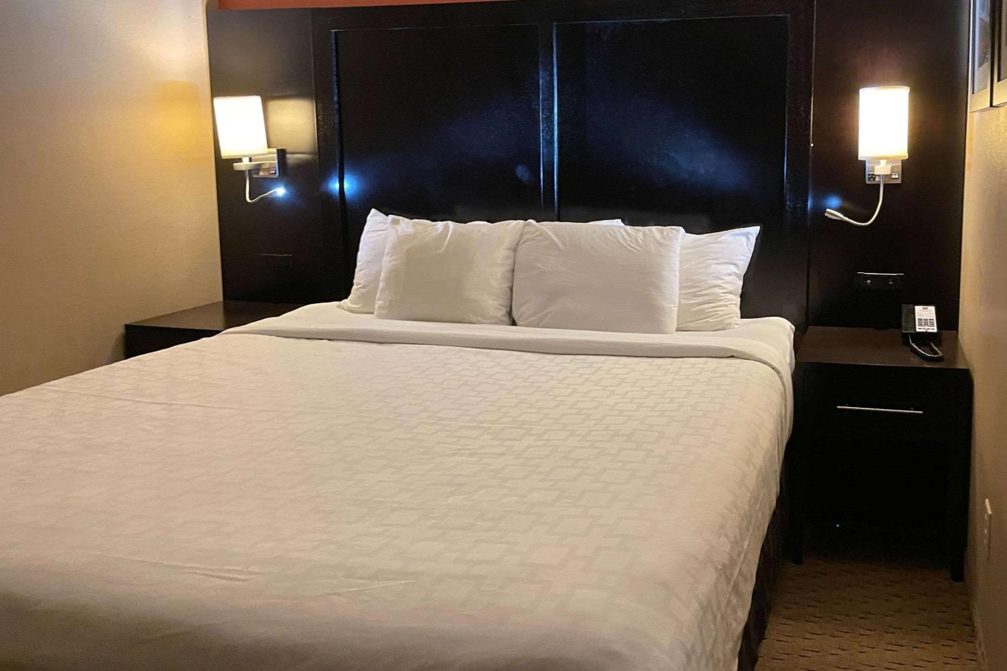 Clarion Inn & Suites Evansville Zewnętrze zdjęcie